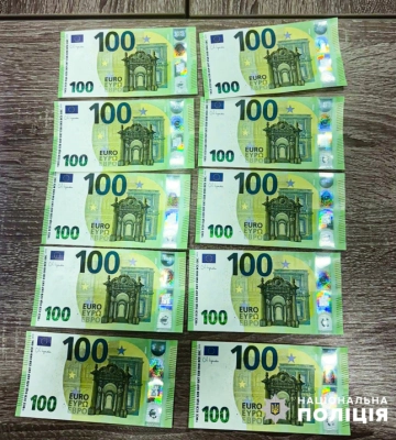 На Буковині чоловік хотів дати хабар 1000 доларів прикордонникам, щоб виїхати з України