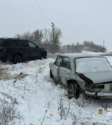 Внаслідок ДТП на Харківщині літній водій легковика помер дорогою до лікарні. ФОТО