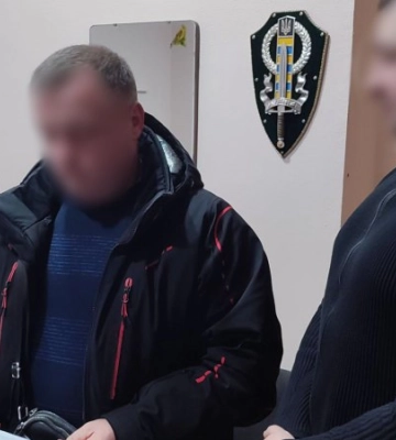 У Києві поліцейські викрили адміністраторку ТСЦ та посадовців автошкіл у незаконних махінаціях