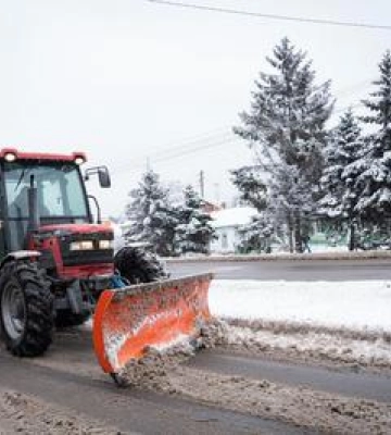 Ожеледиця та снігопад: як комунальники боряться з негодою у Полтаві