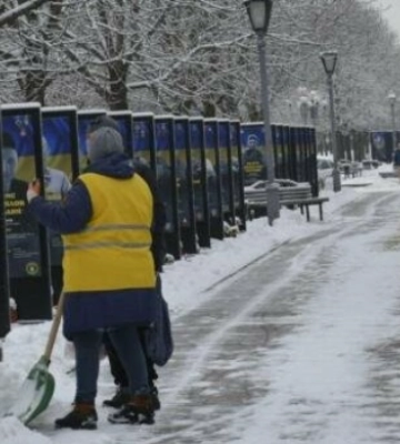 У Полтаві понад триста комунальників продовжують прибирати місто від наслідків снігопаду