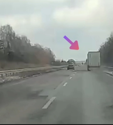Ледь не врізався у відбійник: на Рівненщині зупинили п`яного водія вантажівки