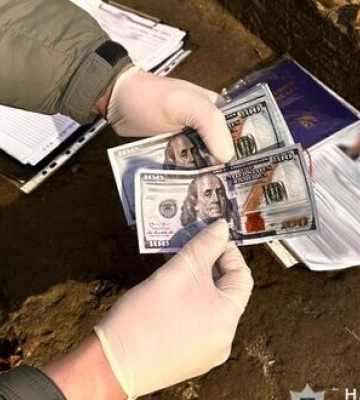 $3,5 тис. за працевлаштування з бронюванням: викрито працівника стратегічного підприємства у Львові, - Нацполіція. ФОТОрепортаж