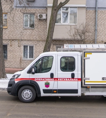 Запоріжжя оговтується після атаки дронів: комунальники та рятувальники ліквідовують наслідки