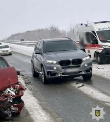 На Полтавщині сталася масштабна ДТП з десятьма автівками