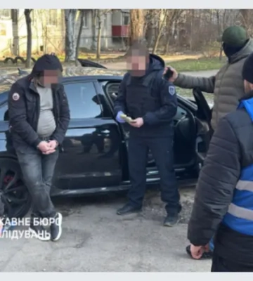 Вимагав гроші у родичів мобілізованих: затримано працівника Миколаївського РТЦК та СП, - ДБР. ФОТОрепортаж