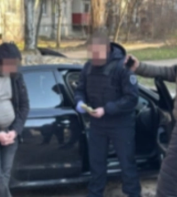 У Миколаєві ДБР затримало співробітника ТЦК та його спільника за вимагання грошей з родичів мобілізованих