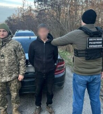 Намагався втекти за кордон після отримання підозри: на Закарпатті затримано організатора незаконних переправлень та його родича,&amp;hellip;