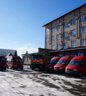 «Не буде гірше, ніж в притулку»: відома художниця з Луцька, мама загиблого Героя створила патронатну сімʼю і прихистила дівчинку
