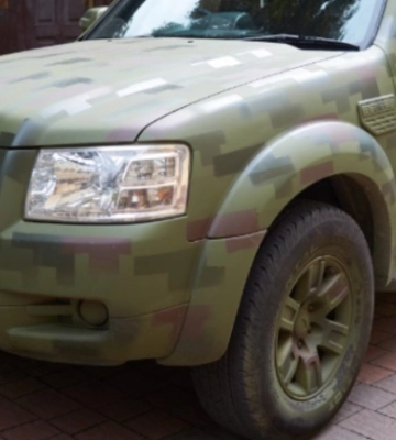 Продавали авто, які були призначені для військових — на Київщині викрили голову та волонтера благодійної організації