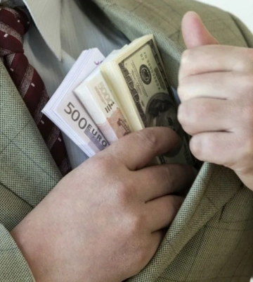 Главный таможенник Украины скрыл элитную недвижимость под Киевом: следствие завершено