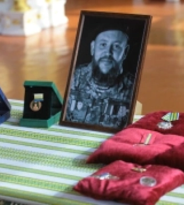 Воював на "гарячих" точках фронту, а загинув під час ДТП: у Миколаєві попрощалися з десантником Олександром Обуховським