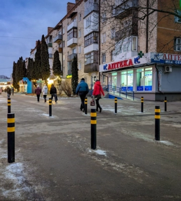 На проспекті Незалежності в Чернівцях обмежили виїзди для автівок