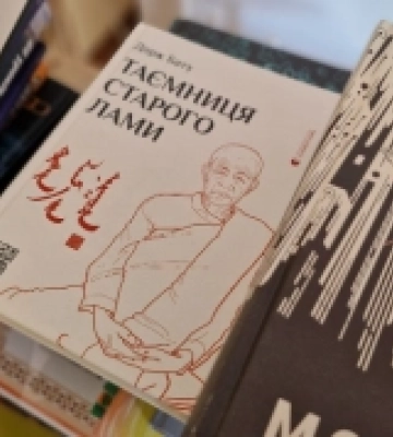 Понад сто книг подарували Рівненській обласній бібліотеці у рамках акції "85 років — 85 нових книг"