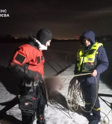 Київські рятувальники дістали з річки Десенка тіло потопельника, - ДСНС