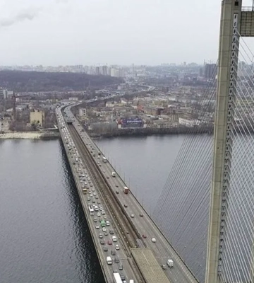 Рух через Південний міст у Києві можуть відновити для усіх містян