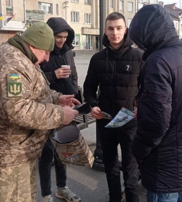 В Жовкві невідомі напали на працівника ТЦК: його поранено