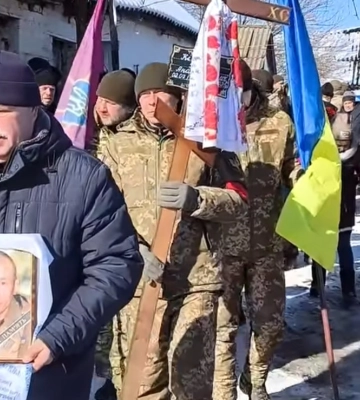 У Миколаївській громаді попрощалися із захисником Іваном Кіптенком