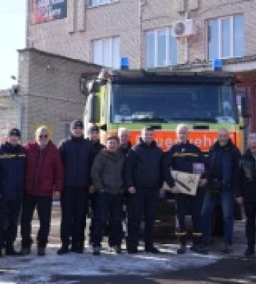 Швейцарський волонтер передав луцьким рятувальникам пожежну автоцистерну, шість мікроавтобусів та інше спорядження