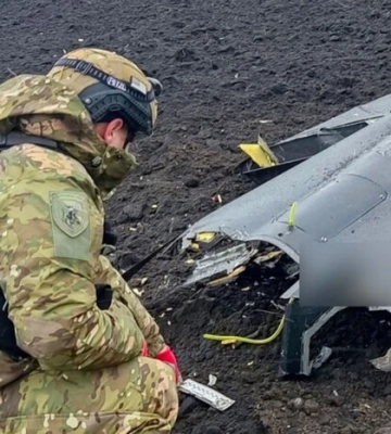 Нічна атака шахедами: у Дарницькому районі Києва впали уламки дрона, пошкоджено будинок