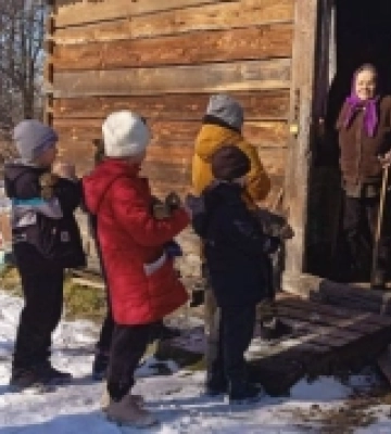 У селі на Волині учні відвідали людей старшого віку