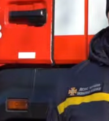 На Львівщині надзвичайник у свій вихідний врятував людину з пожежі, - ВІДЕО
