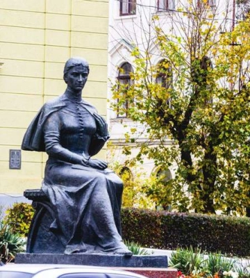 Виглядають моторошно: ШІ "оживив" пам'ятники в Чернівцях