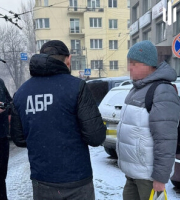 Виманював гроші у родин загиблих та зниклих безвісти військових: у Львові затримано адвоката, - ДБР. ФОТОрепортаж