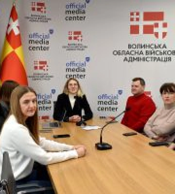 Для представників волинських громад провели навчання з використання штучного інтелекту у роботі