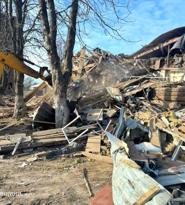 Росіяни вдарили КАБом по центру Золочева на Харківщині