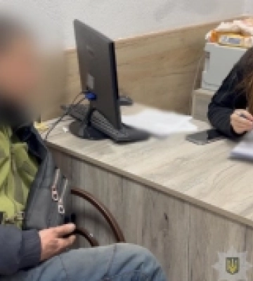 Запропонував приїжджому допомогу і пограбував: в Одесі затримали зловмисника та повернули потерпілому майно