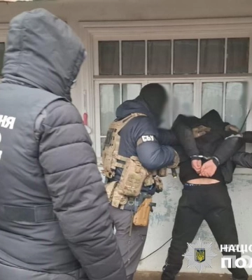 На Одещині поліція та СБУ затримали п’ятьох чоловіків, які здійснювали підпали на замовлення російських спецслужб