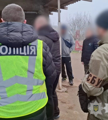 На Одещині поліція та СБУ затримали п’ятьох чоловіків, які здійснювали підпали на замовлення російських спецслужб