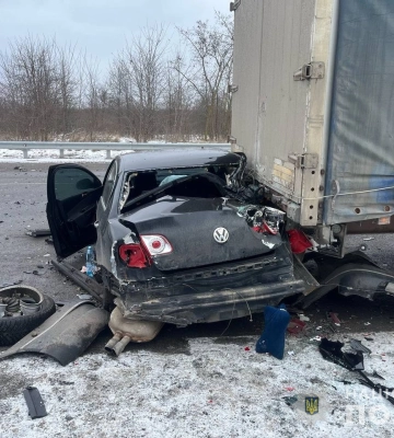 На Вінниччині невдалий маневр повороту призвів до ДТП та поранення людини. ФОТО