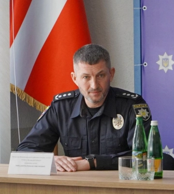 На Волині відділу поліції прийшов чоловік з автоматом