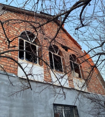 Дірки в стінах будинків та провалена стеля: Дніпропетровщина потерпала від обстрілів