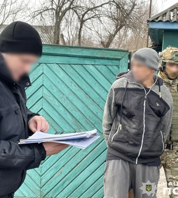 На Чернігівщині поліцейські затримали чоловіка за збут зброї, гранат та боєприпасів. ФОТО
