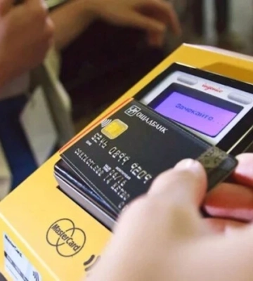У Києві на деяких станцій &quot;червоної&quot; лінії метро тимчасово недоступна оплата за проїзд банківською карткою