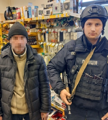 У Дніпрі чоловік вкрав у магазині «Аврора» купу товарів  для себе та кота