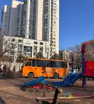 В Одесі пошкоджена дитяча поліклініка повітряною атакою росії 