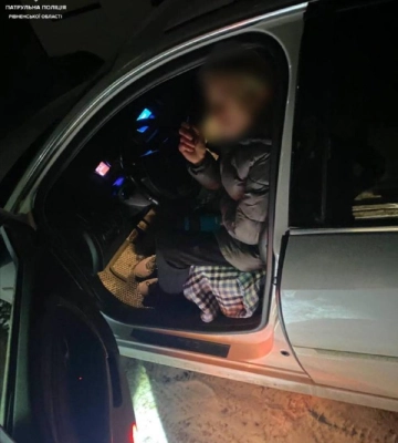 Рівненські патрульні зупинили водійку з ознаками наркотичного сп’яніння