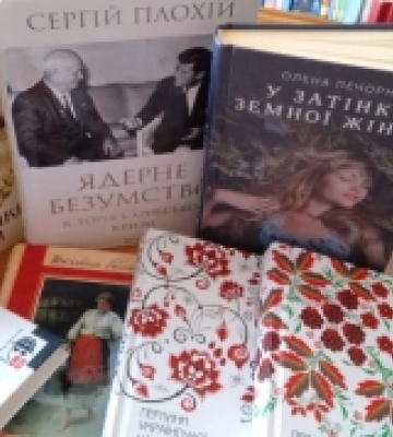 У селі на Волині бібліотека поповнилася новими книгами