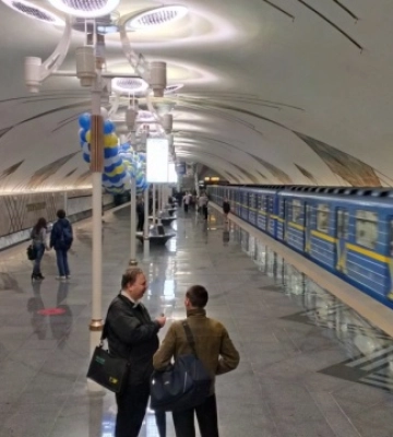 У столичному метро відсьогодні щодня лунатиме оголошення про хвилину мовчання