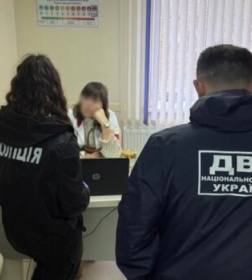 4500$ за звільнення від військової служби: в Одесі затримано лікарку, яка вимагала гроші у військового, - Нацполіція. ФОТОрепортаж