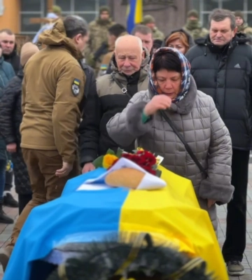 Чотирьох захисників із Рівненщини провели в останню дорогу