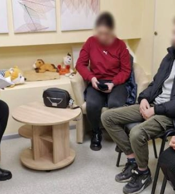 Тягли мертвого собаку, а потім фотографувалися з ним: у Запоріжжі розшукують підлітків