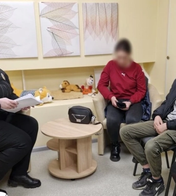 Тягли мертвого собаку, а потім фотографувалися з ним: у Запоріжжі розшукують підлітків