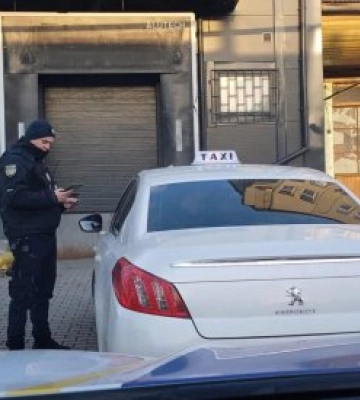Патрульні поліцейські Закарпаття виявили таксиста-порушника