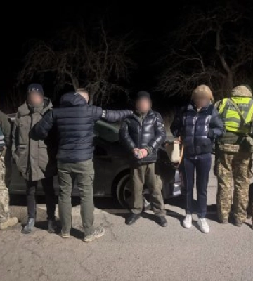 Іноземець під виглядом журналіста з подругою-харків’янкою за 10 тис доларів переправляли киянина до Словаччини