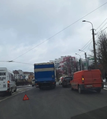 Не пропустив на перехресті: у Луцьку зіткнулися автівки. Відео